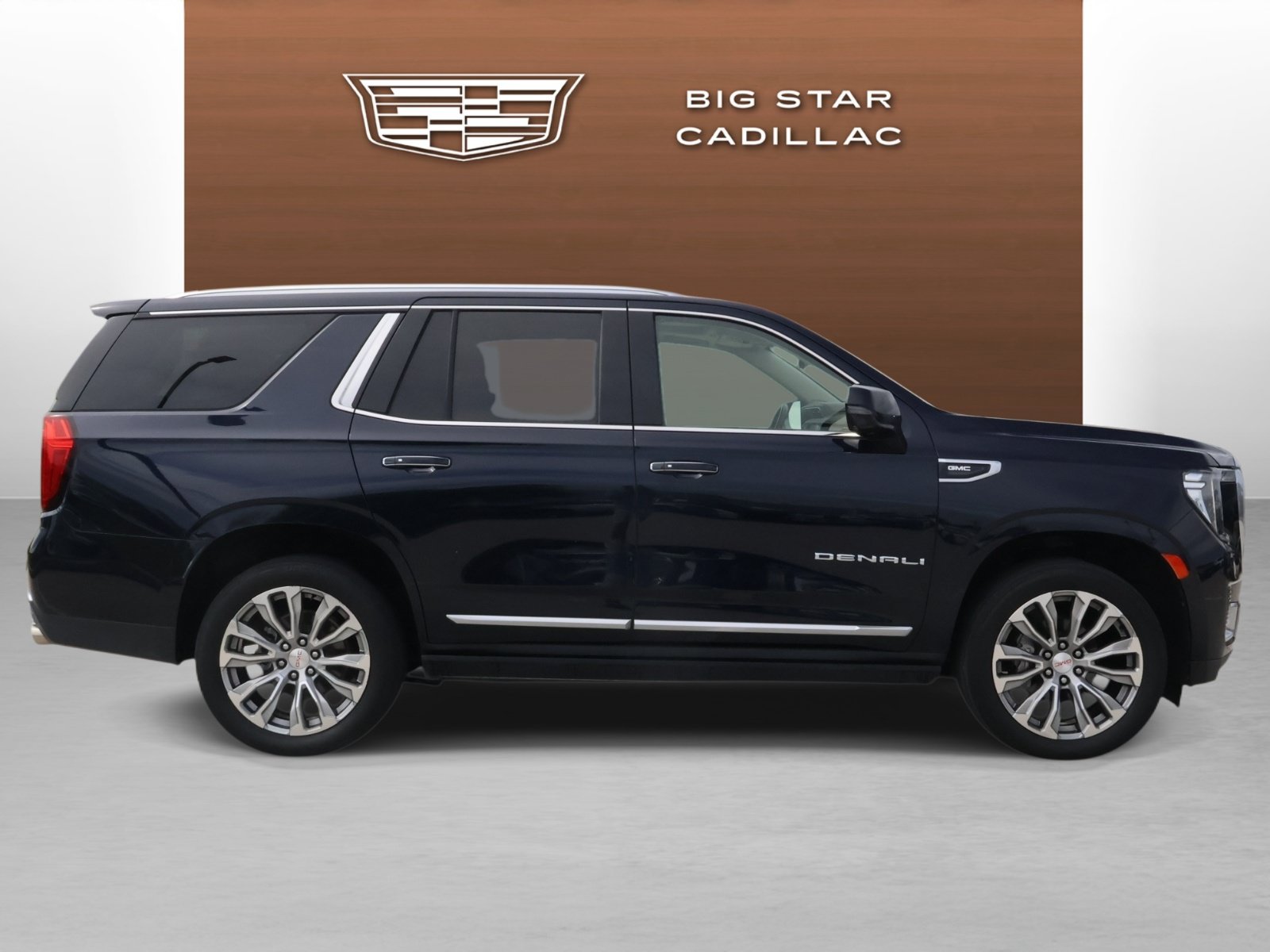 Used 2021 GMC Yukon Denali w/ Denali Ultimate Package AWD/4WD image 6