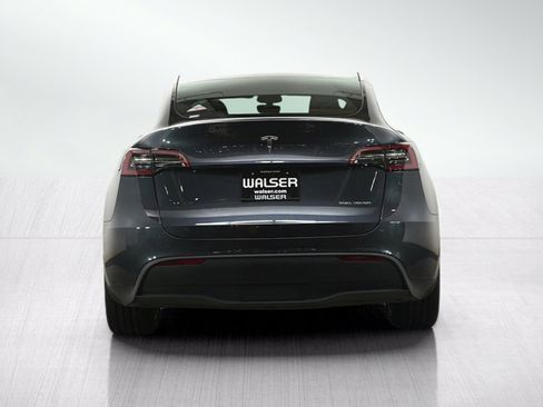 Used 2024 Tesla Model Y Long Range AWD/4WD image 4