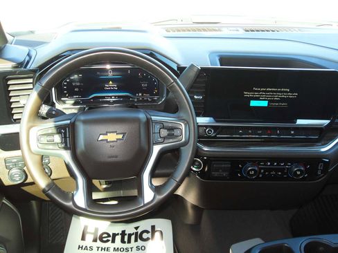 Used 2025 Chevrolet Silverado 1500 LT AWD/4WD image 25