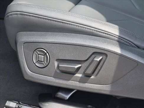 New 2025 Audi Q3 2.0T Premium w/ Convenience Package AWD/4WD image 14