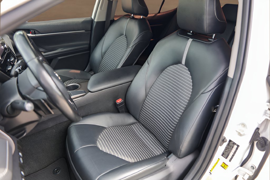 Used 2021 Toyota Camry SE FWD image 7