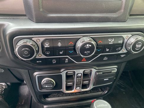 Used 2020 Jeep Gladiator Sport w/ Quick Order Package 24S AWD/4WD image 16