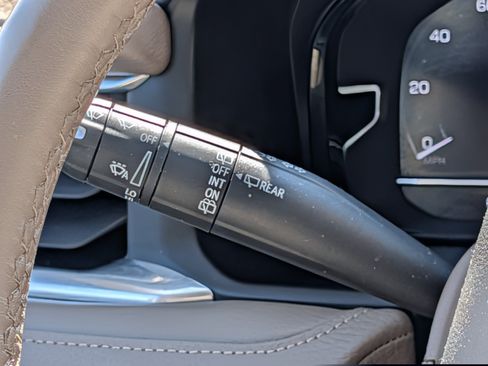 Used 2022 GMC Yukon Denali w/ Denali Premium Package image 24