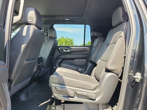 Used 2021 Chevrolet Suburban RST w/ Luxury Package RWD image 9
