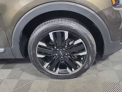 Used 2024 Kia Telluride SX w/ Towing Package FWD image 3