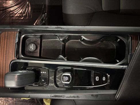 Certified 2023 Volvo XC60 B5 Plus w/ Protection Package Premier AWD/4WD image 23