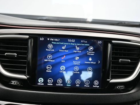 Used 2020 Chrysler Pacifica Touring-L image 16