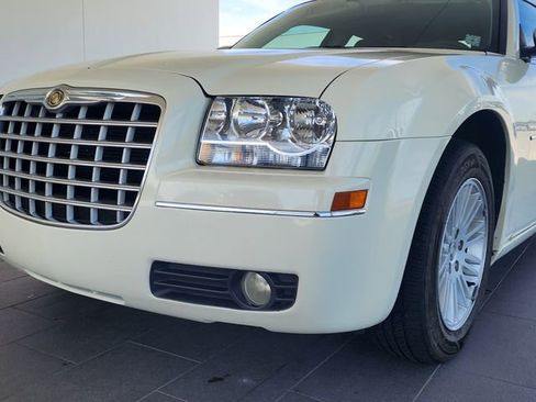Used 2010 Chrysler 300 Touring image 2