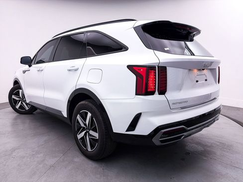 Used 2023 Kia Sorento S w/ Panoramic Sunroof Package image 2
