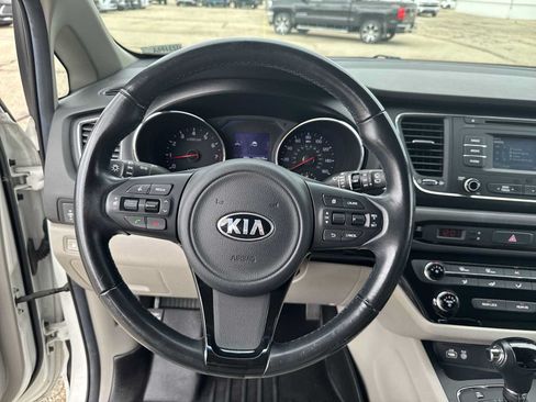 Used 2016 Kia Sedona LX w/ LX Essentials Premium Package FWD image 10