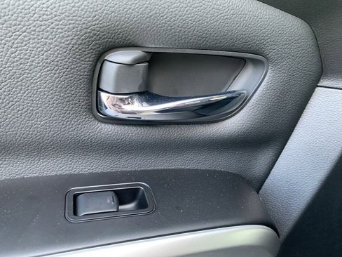 Used 2023 Nissan Titan SV w/ SV Convenience Package image 21