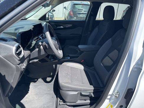 Used 2025 Chevrolet TrailBlazer LT FWD image 9