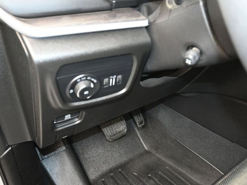 Used 2023 Jeep Grand Cherokee L Limited w/ Luxury Tech Group II image 12