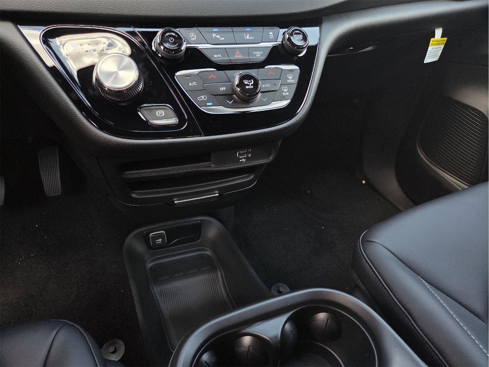 New 2027 Chrysler Pacifica LX FWD image 9