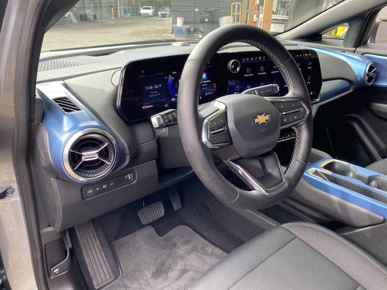 Used 2026 Chevrolet Equinox EV LT FWD image 2