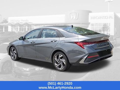 Used 2025 Hyundai Elantra SEL FWD image 3
