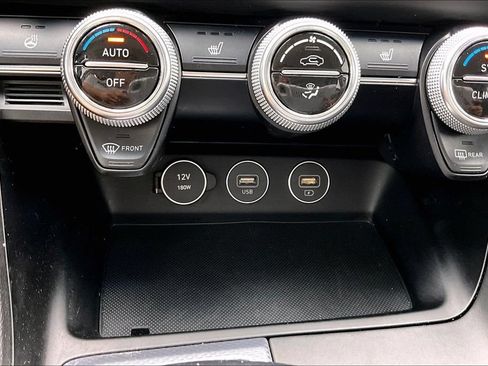 Used 2022 Genesis G70 3.3T AWD/4WD image 32