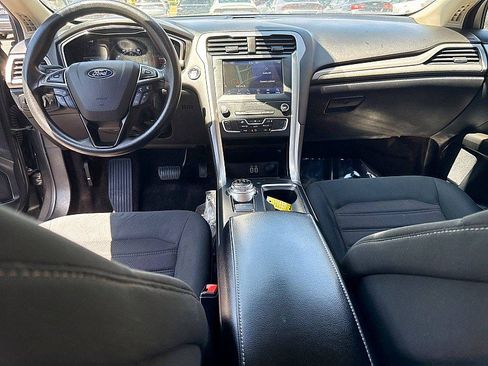 Used 2020 Ford Fusion SE FWD image 10