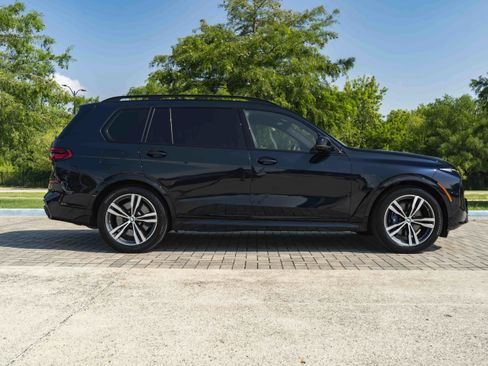 Used 2025 BMW X7 M60i AWD/4WD image 9
