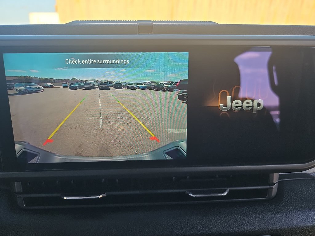 Used 2025 Jeep Gladiator Sport AWD/4WD image 22