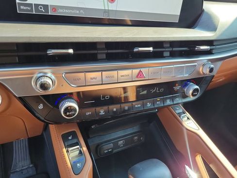 Used 2025 Kia Telluride AWD image 34