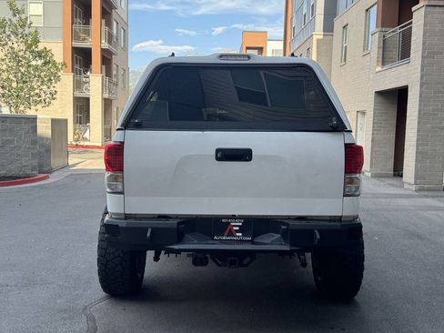 Used 2010 Toyota Tundra 4x4 CrewMax image 4