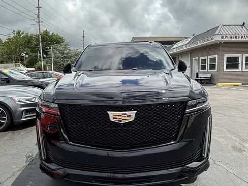 Used 2023 Cadillac Escalade Sport AWD/4WD image 2
