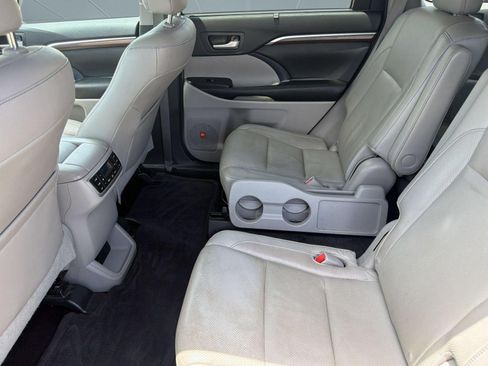 Used 2016 Toyota Highlander Limited Platinum FWD image 21