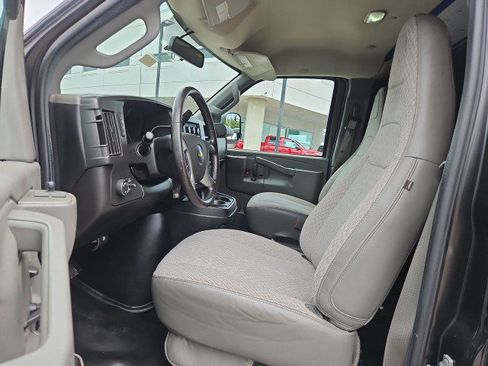 Used 2016 Chevrolet Express 2500 RWD image 18