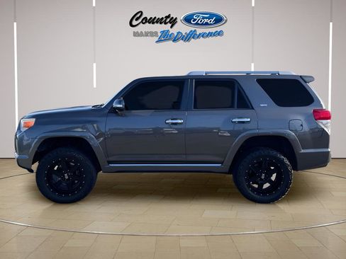 Used 2013 Toyota 4Runner SR5 w/ Convenience Pkg image 3
