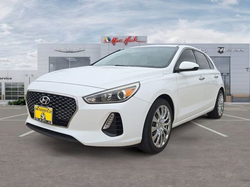 Used 2018 Hyundai Elantra GT FWD image 1