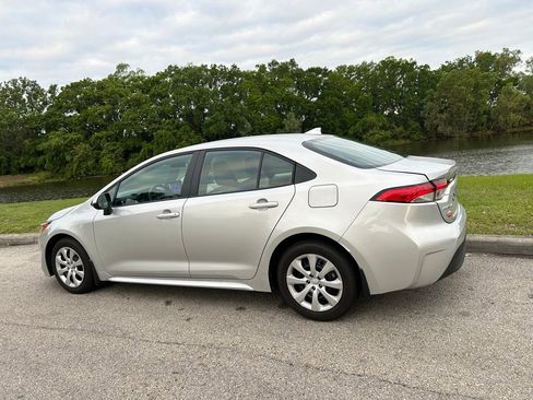 Used 2025 Toyota Corolla LE image 3