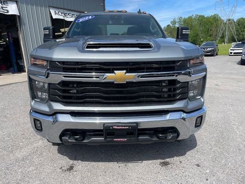 Used 2024 Chevrolet Silverado 3500 LT w/ Convenience Package AWD/4WD image 2