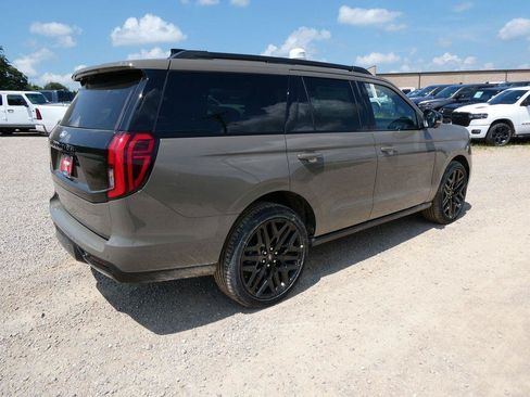 New 2027 Ford Expedition Platinum w/ Stealth Performance Package AWD/4WD image 4