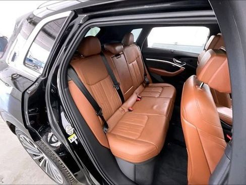 Used 2019 Audi e-tron Prestige w/ Prestige Package image 19
