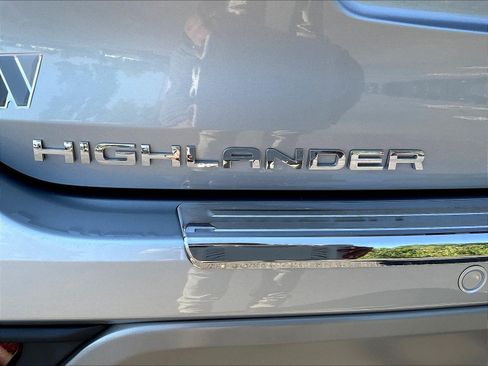 Used 2024 Toyota Highlander Platinum AWD/4WD image 24