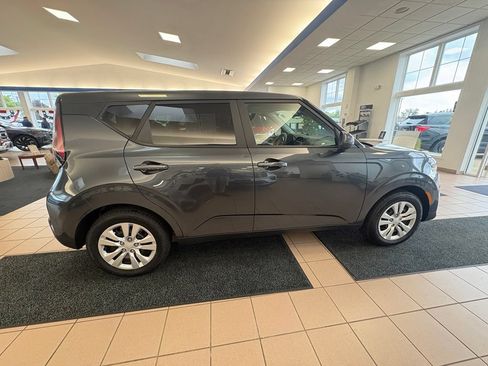 Used 2023 Kia Soul LX FWD image 6