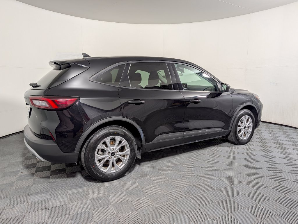 Certified 2025 Ford Escape Active FWD image 2