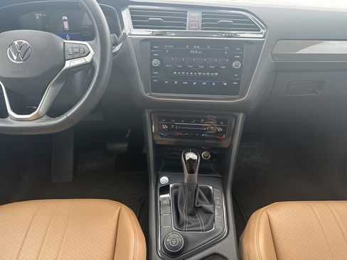 Used 2024 Volkswagen Tiguan SE AWD/4WD image 18