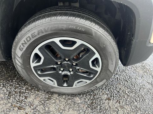 Used 2016 Jeep Renegade Trailhawk w/ Safety & Security Group image 13