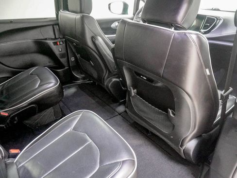 Used 2025 Chrysler Pacifica Limited FWD image 36