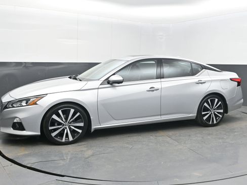 Used 2020 Nissan Altima 2.0 Platinum image 4