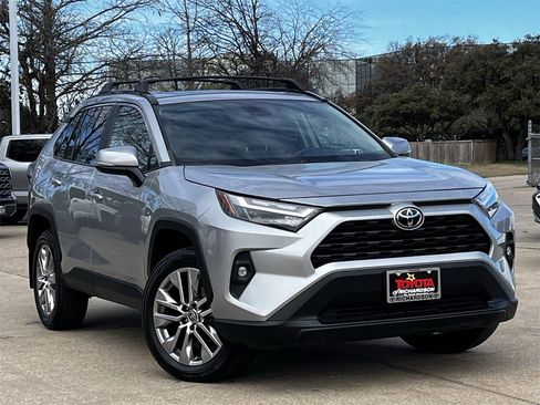 Used 2023 Toyota RAV4 XLE Premium image 2
