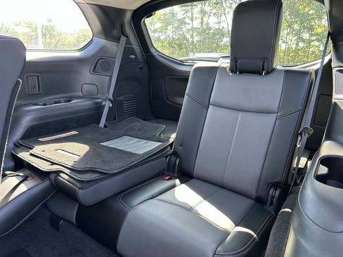 Used 2020 Nissan Pathfinder SL AWD/4WD image 17