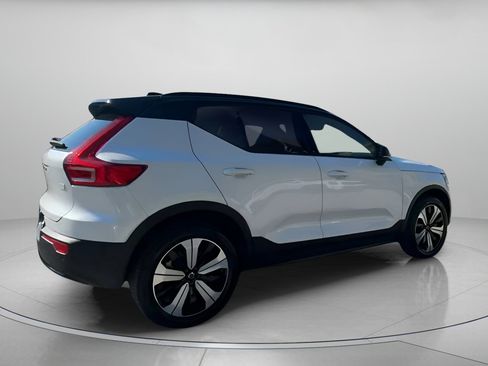 Used 2023 Volvo XC40 Recharge Plus image 29