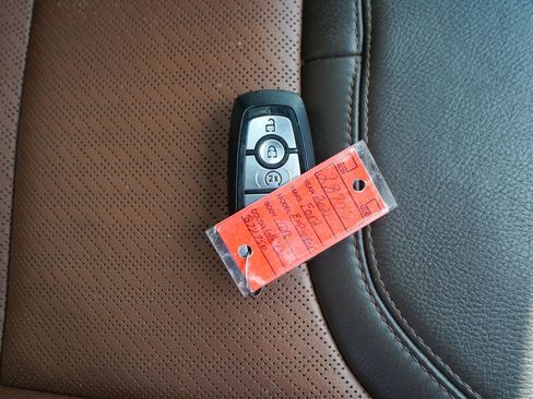 Used 2021 Ford Explorer King Ranch w/ Premium Technology Package image 43