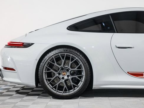 Used 2025 Porsche 911 Carrera RWD image 2