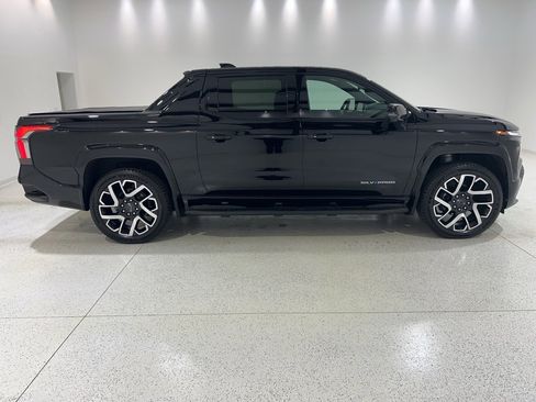 New 2024 Chevrolet Silverado EV RST image 6