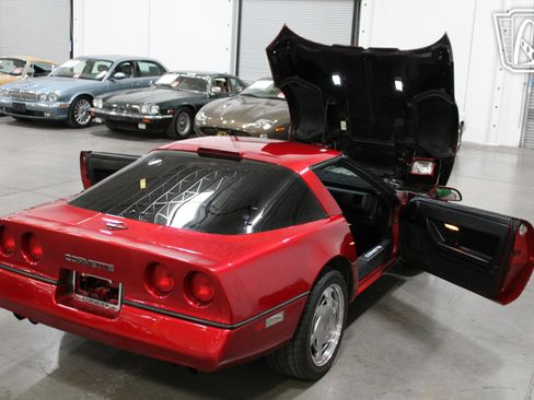 Used 1989 Chevrolet Corvette Coupe RWD image 34