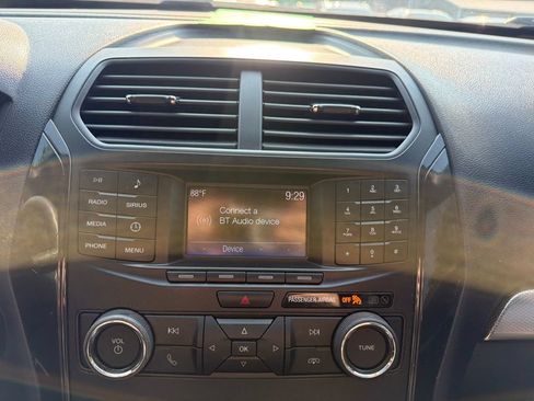 Used 2019 Ford Explorer XLT FWD image 18
